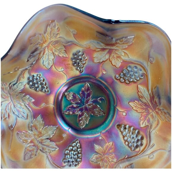 Vintage Fenton Glass Grape and Vine Pattern Amethyst Iridescent Bowl Candy Dish - Picture 5 of 11